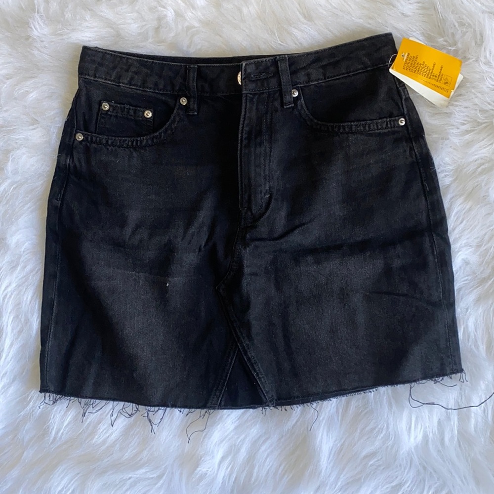 H&M Divided Black Frayed Hem Mini Skirtt